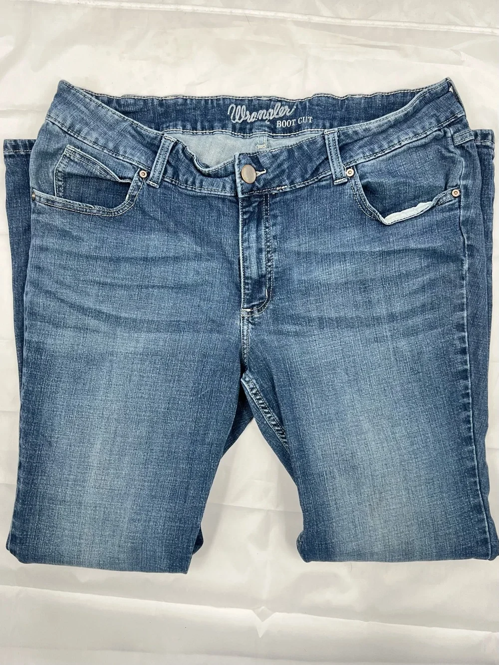 160 Wrangler Women’s Medium Wash Blue Boot Cut Jeans